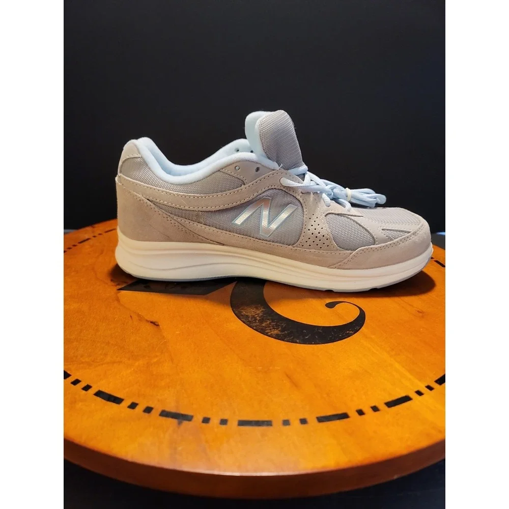 new balance 877 V1 womens Walking shoes Size 9.5